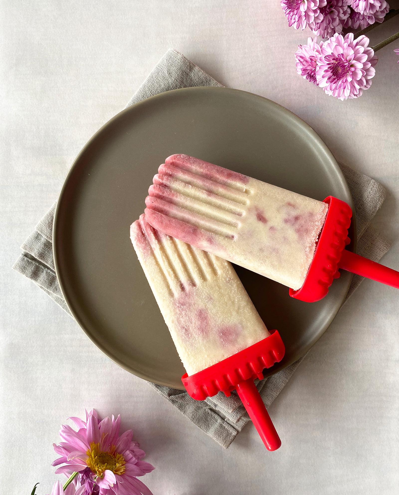 5-ingredient-strawberries-and-cream-pops